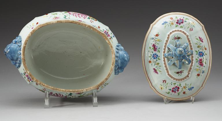 A famille rose tureen with cover, Qing dynasyt, Qianlong (1736-95).