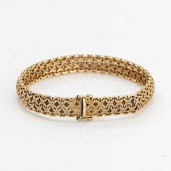 A 14K gold bracelet. Italy.