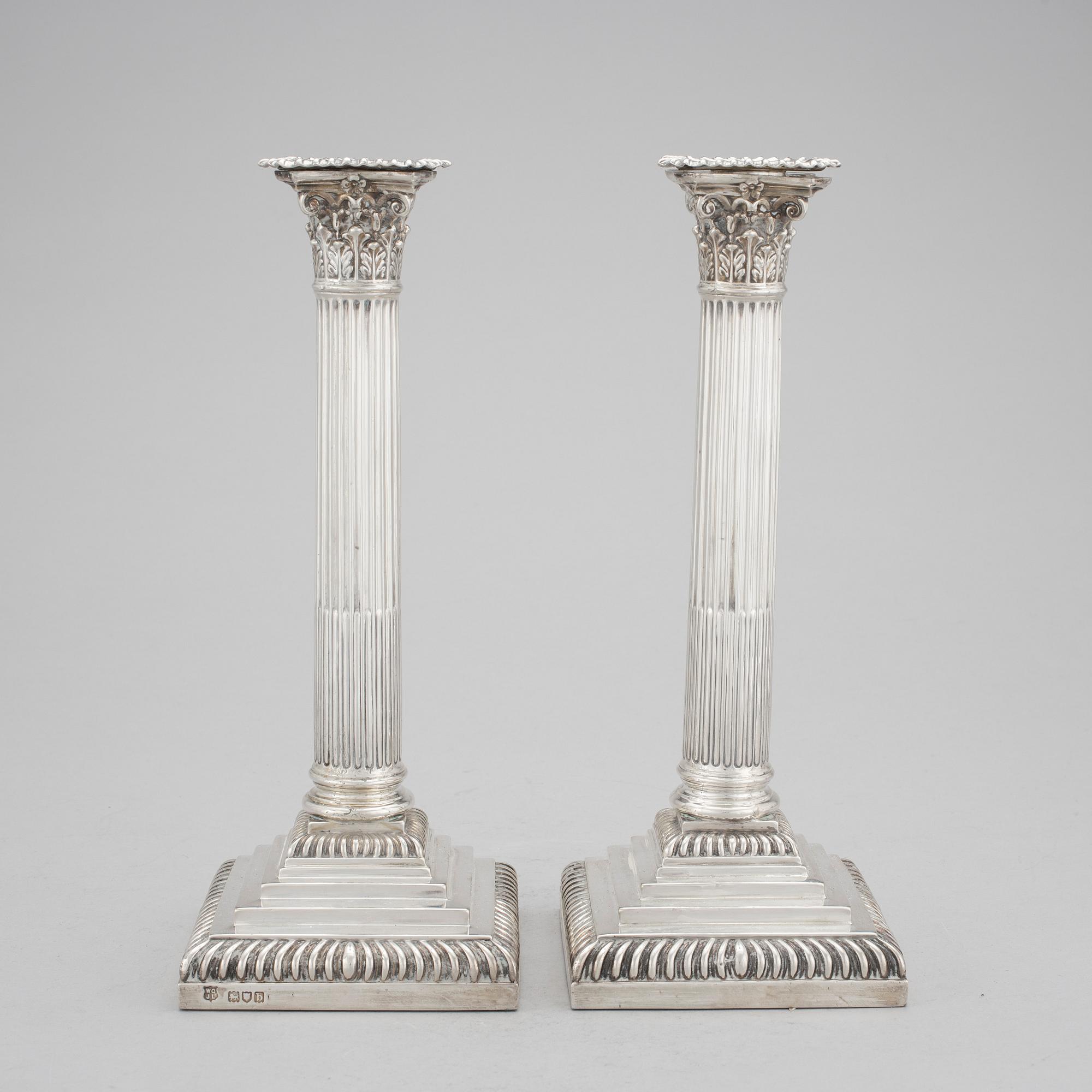 LJUSSTAKAR, ett par, silver, London, England, 1897.