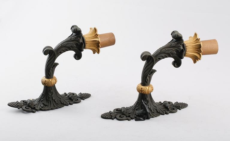 VÄGGLAMPETTER, 1 par, empirestil, patinerad brons, 1900-talets första hälft.