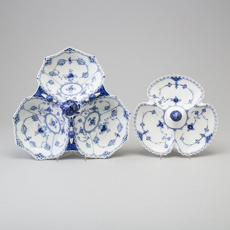 A 63 pcs porcelain service, 'Musselmalet', Helblond, Royal Copenhagen, Denmark, second half of the 20th century.