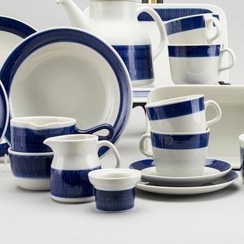 HERTHA BENGTSSON, 53 servisdelar,  porslin, "Koka blå", Rörstrand, i produktion 1956-1988.