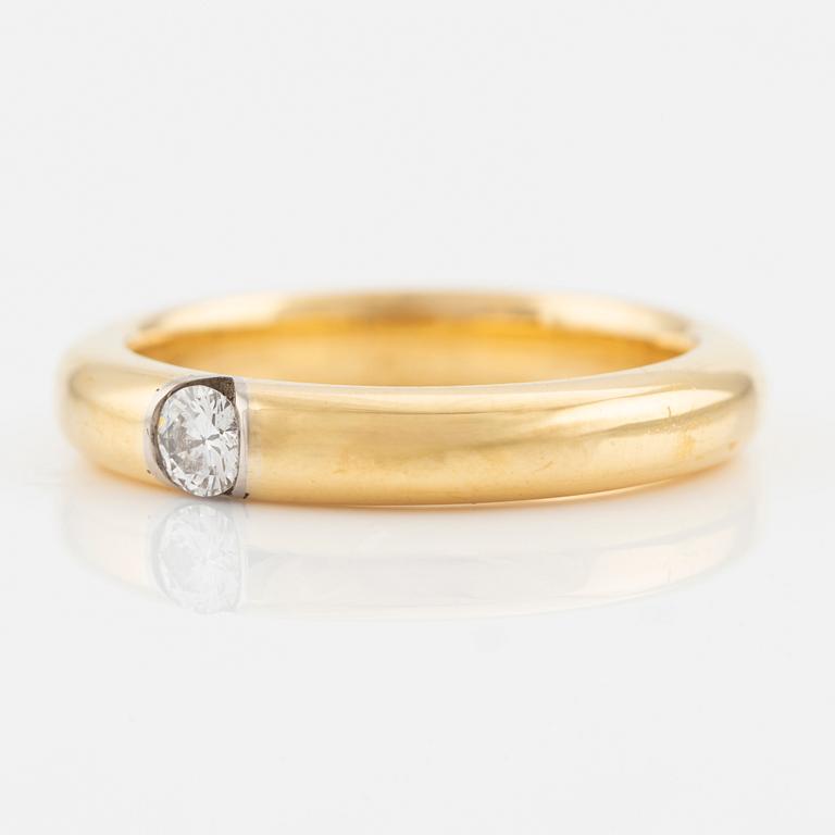 Ring in 18K gold with a round brilliant-cut diamond.