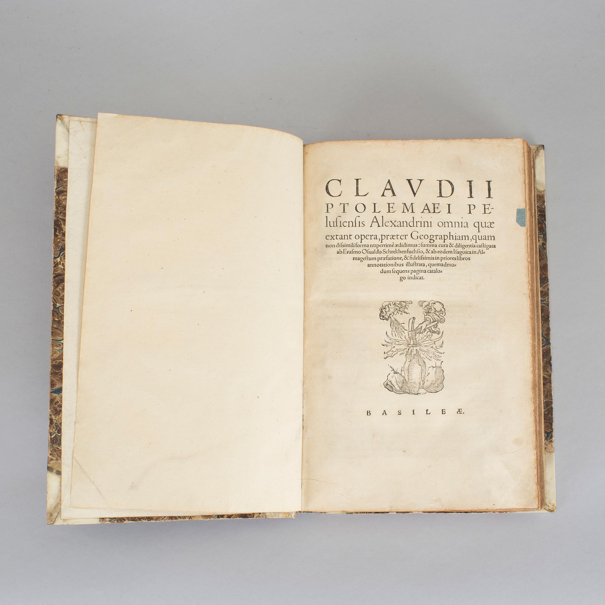 CLAUDIUS PTOLEMAEUS, Pelusiensis Alexandrini omnia quae extant opera, praeter Geographiam, Henrich Petri, Basel 1551.