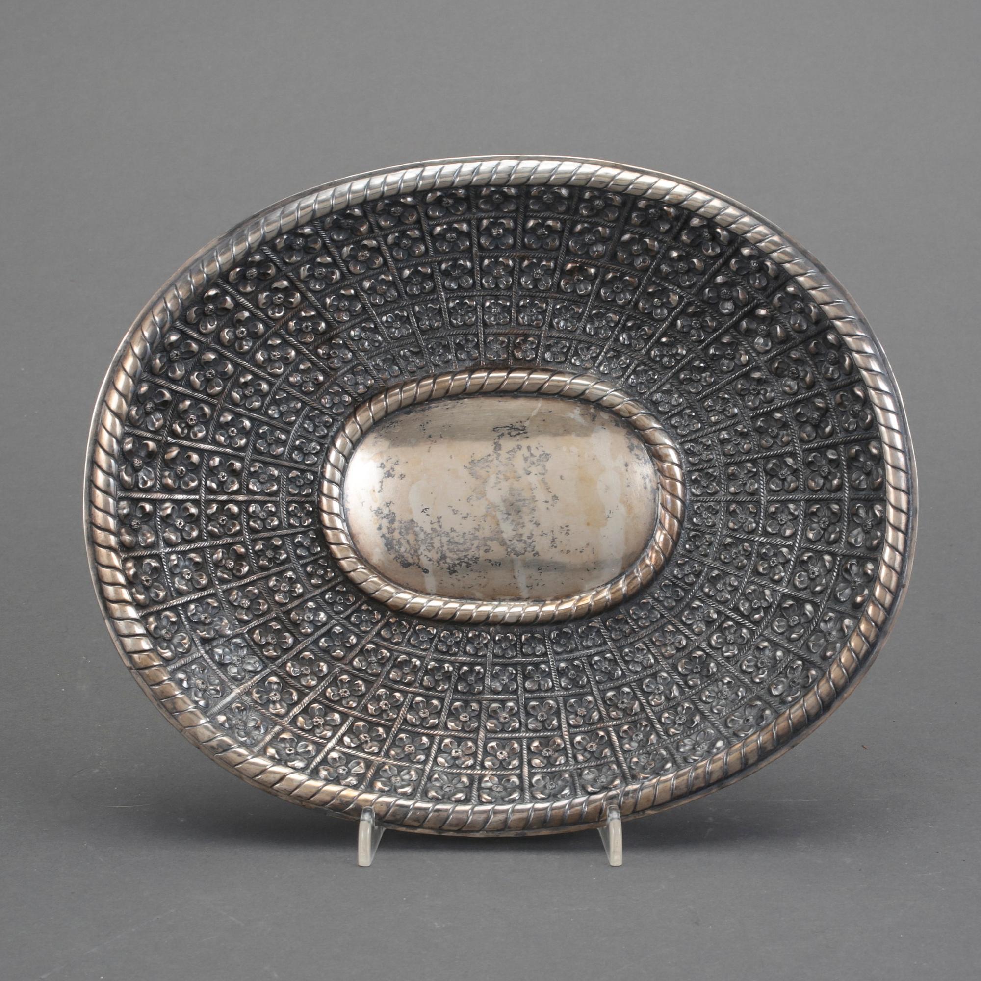FAT, låghaltigt silver 800, Tyskland, 1900-talets första hälft. Vikt ca 353g.