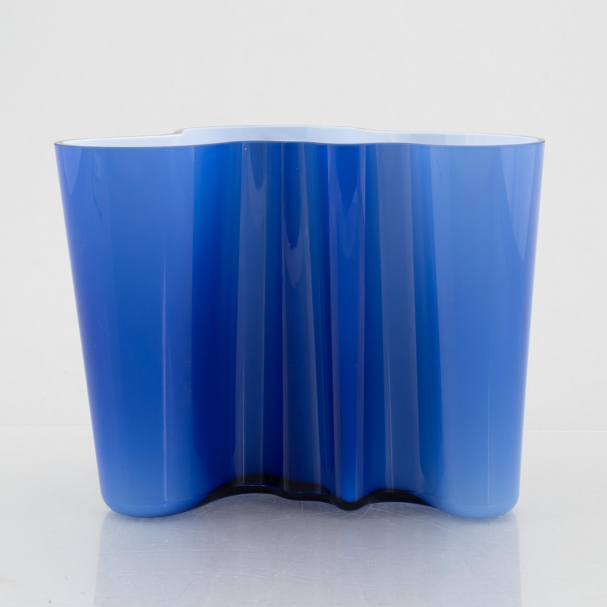 Alvar Aalto, anniversary vase, Finland 100 years, glass, model 3030, Iittala, Finland.