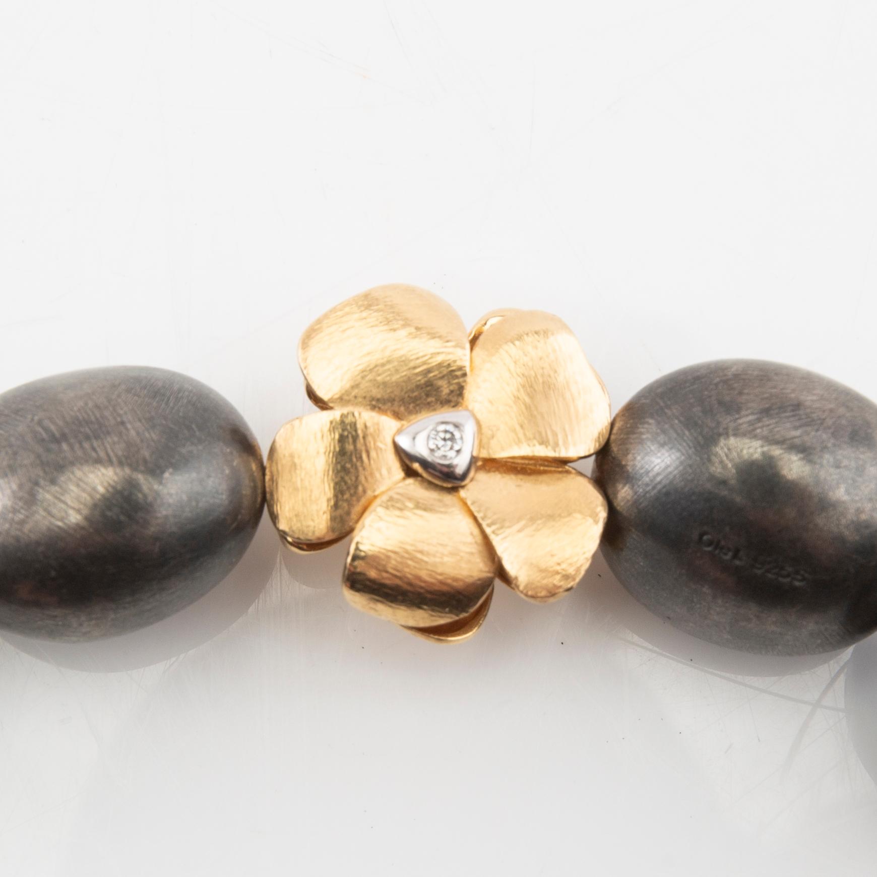 Ole Lynggaard, 5 collier med lås 18K vitt och rött guld och runda briljantslipade diamanter.