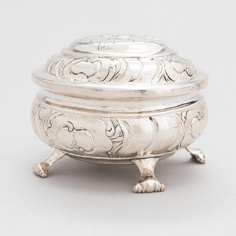 A Rococo silver sugar casket, unidentified maker's mark Cyrillic S.F, assay master Andrei Andreyev, Moscow 1775.