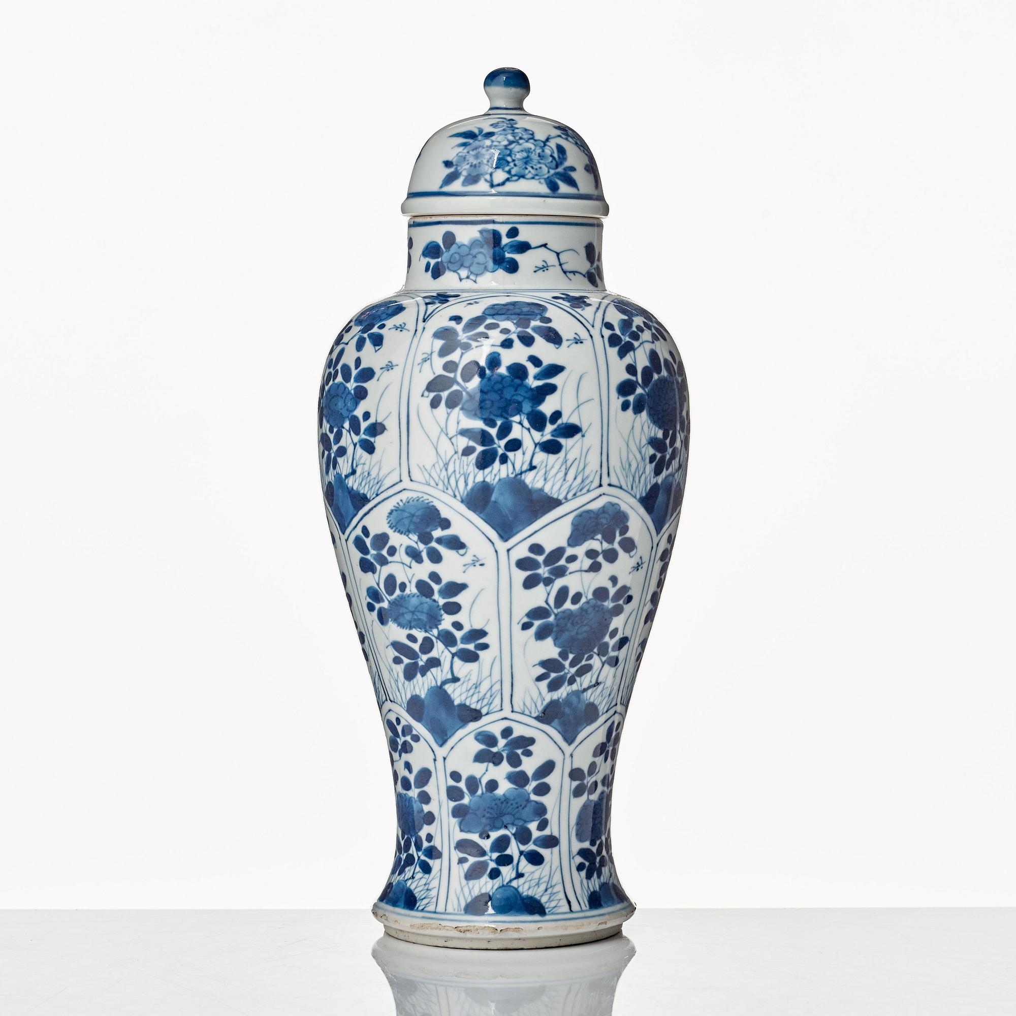 Two blue and white vases, Qing dynasty, Kangxi (1662-1722).