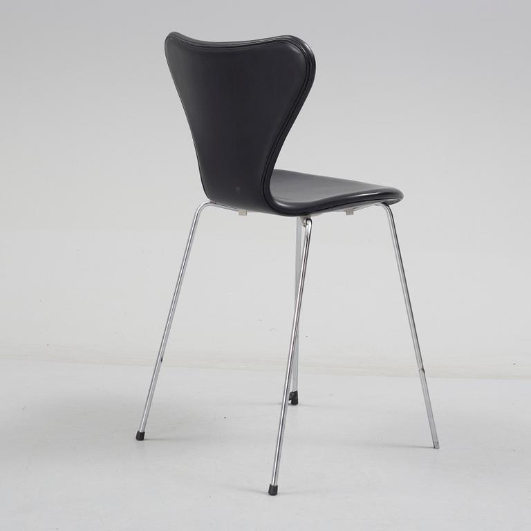 ARNE JACOBSEN, stolsdelar till "Liljan/Måsen" och "Sjuan", ca 9 delar.