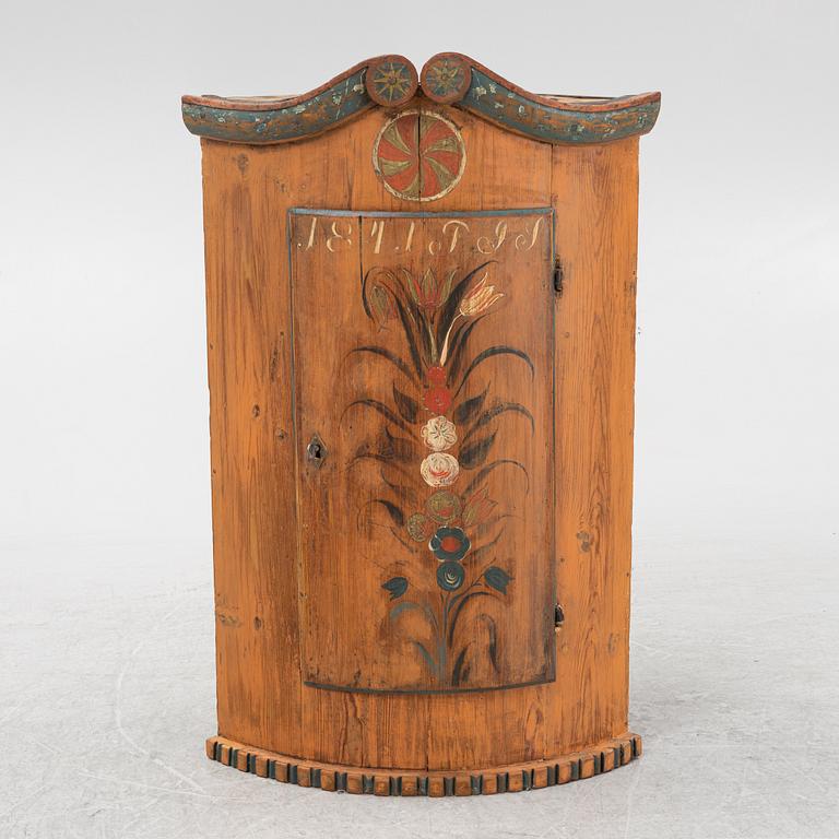 Hörnskåp, allmoge, 1800-tal.