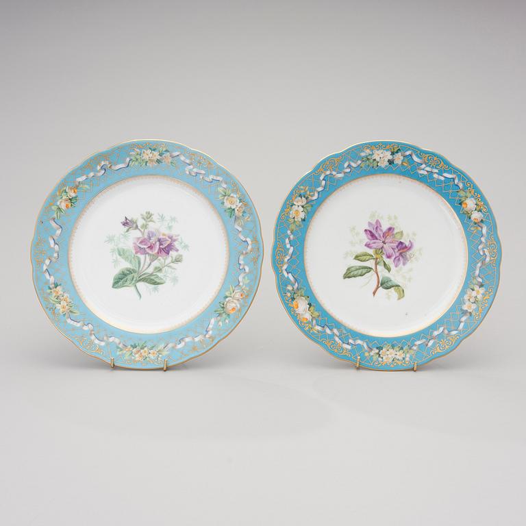 A PAIR OF RUSSIAN IMPERIAL PORCELAIN FACTORY PLATES, Alexander II 1855-81.