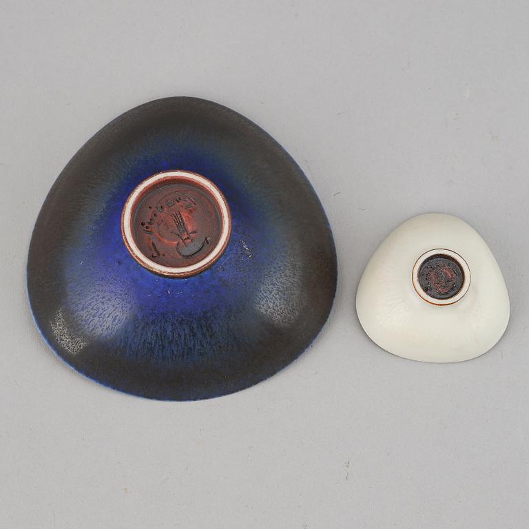 BERNDT FRIBERG, two stoneware miniature dishes, Gustavsberg Studio, 1962.