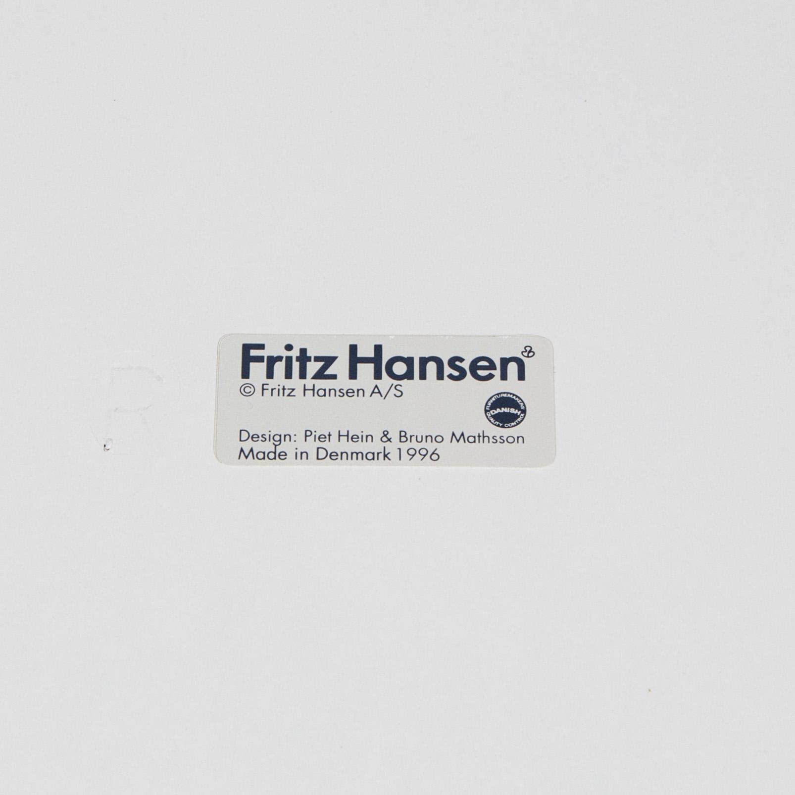 Bruno Mathsson & Piet Hein, ruokapöytä, "Superellips", Fritz Hansen, Tanska. 1996.