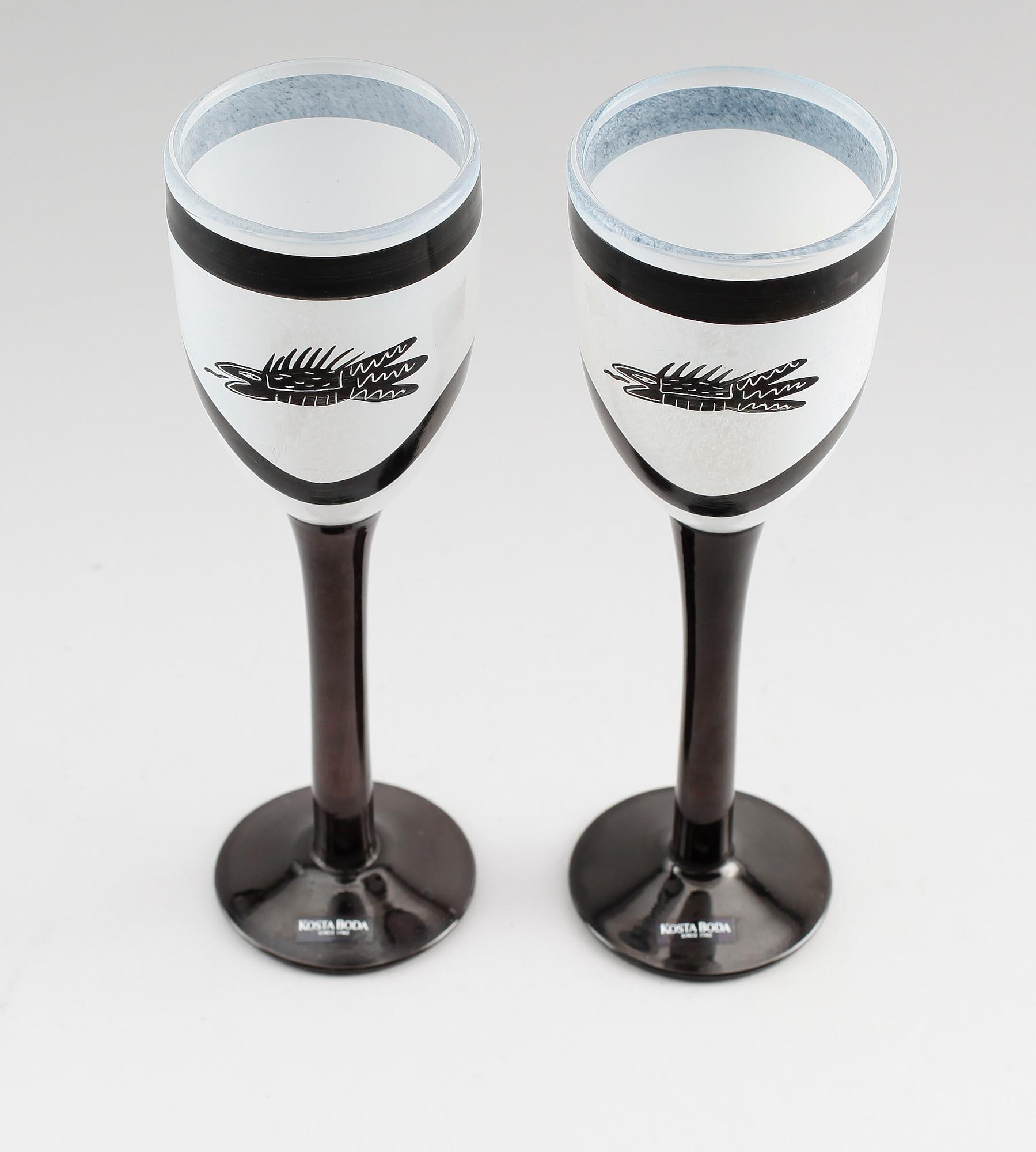 POKALGLAS, 2 st, glas, "Caramba", Ulrica Hydman-Vallien, Kosta Boda.