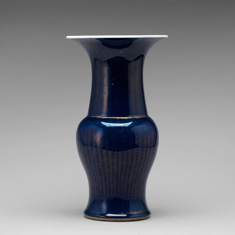 VAS, porslin. Qingdynastin, 1700-tal.