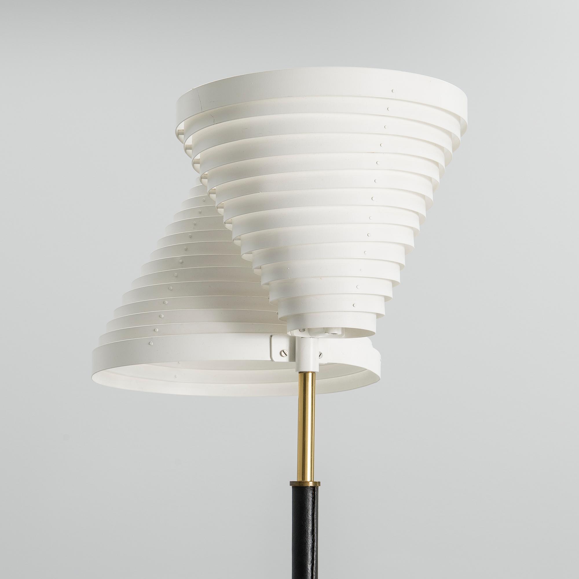 ALVAR AALTO, FLOOR LAMP, A 810. Stamped Valaistustyö.