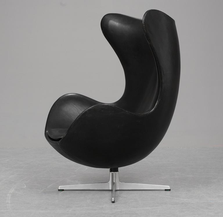 ARNE JACOBSEN, fåtölj, "Ägget/Egg Chair", Fritz Hansen, Danmark 1960-tal.