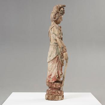 A large wooden sculpture of Guanyin, Ming dynasty (1368-1644).