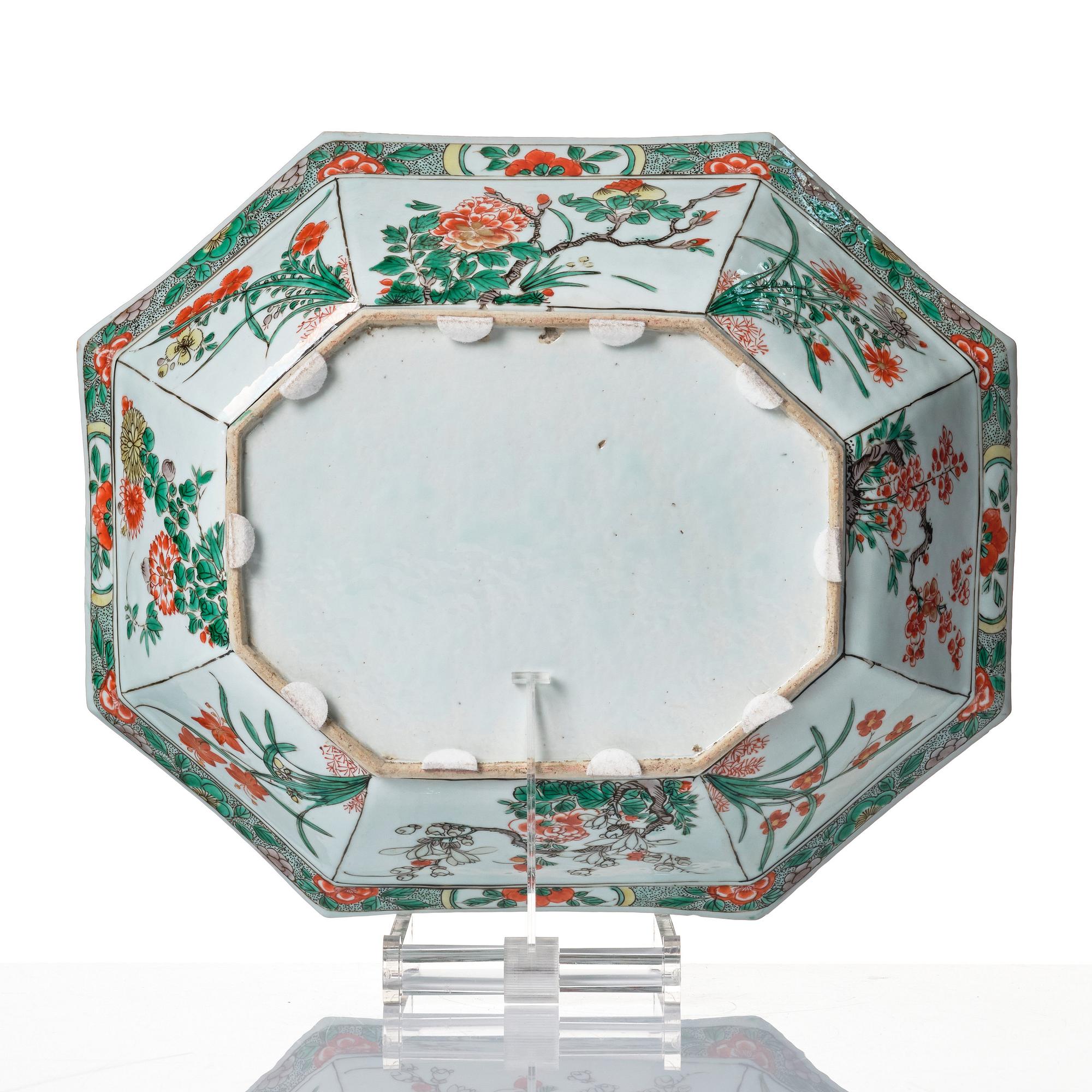 A famille verte bowl, Qing dynasty, Kangxi (1662-1722).