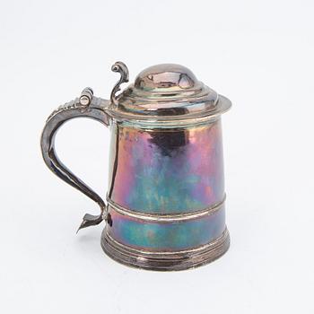 An English 18th century silver tankard.