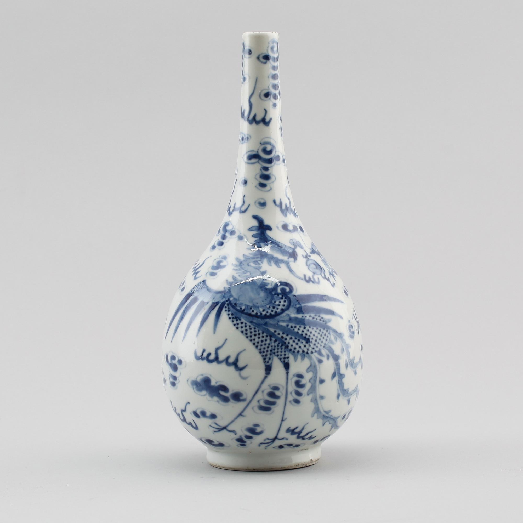 FLASKA, porslin. Qingdynastin, 1800-tal.