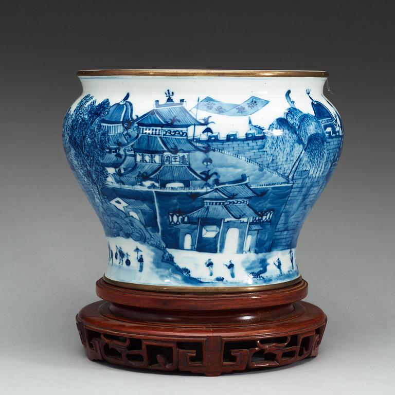 A blue and white flower pot, late Qing dynasty.