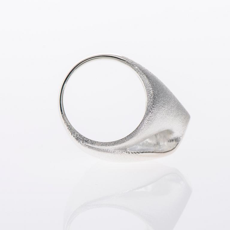 RING, "Arising Wave" sterling silver, Pekka Hirvonen Lapponia 2012. Vikt 13,7 g.