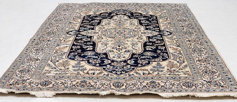 Matta, Nain, Ca 300 x 200 cm.