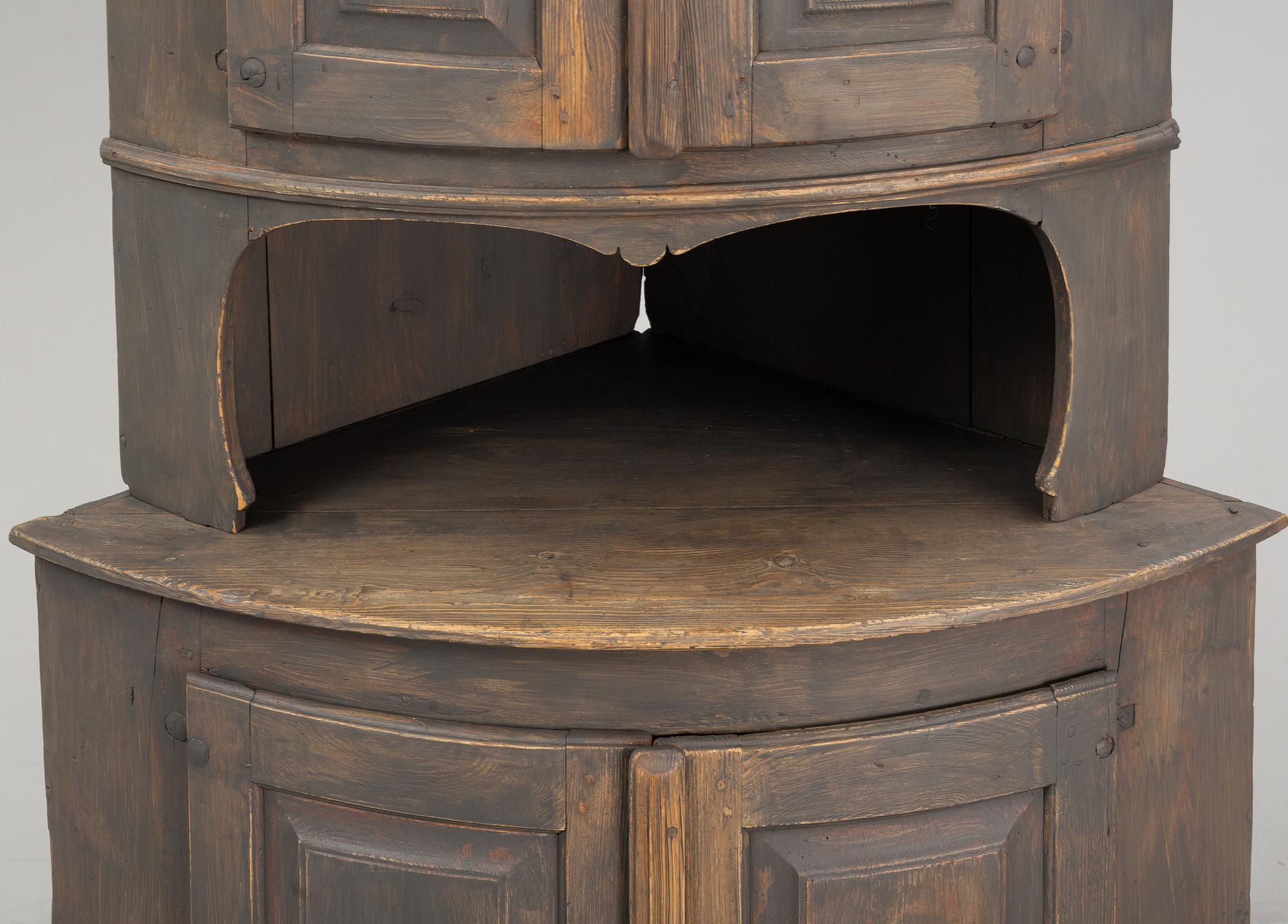 A painted pine cabinet, first half of the 19th Century.