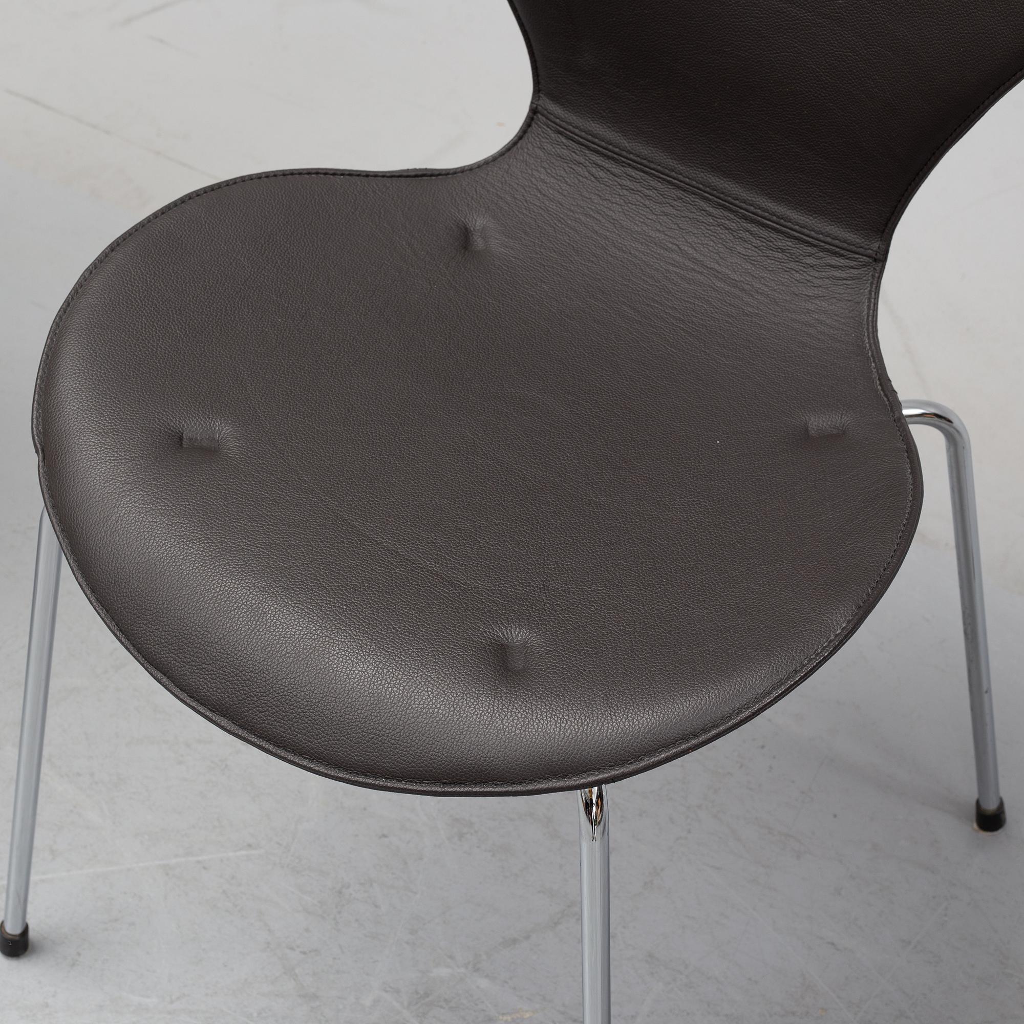 Arne Jacobsen, stolar, 4st, "Sjuan", Fritz Hansen, Danmark, 2000.