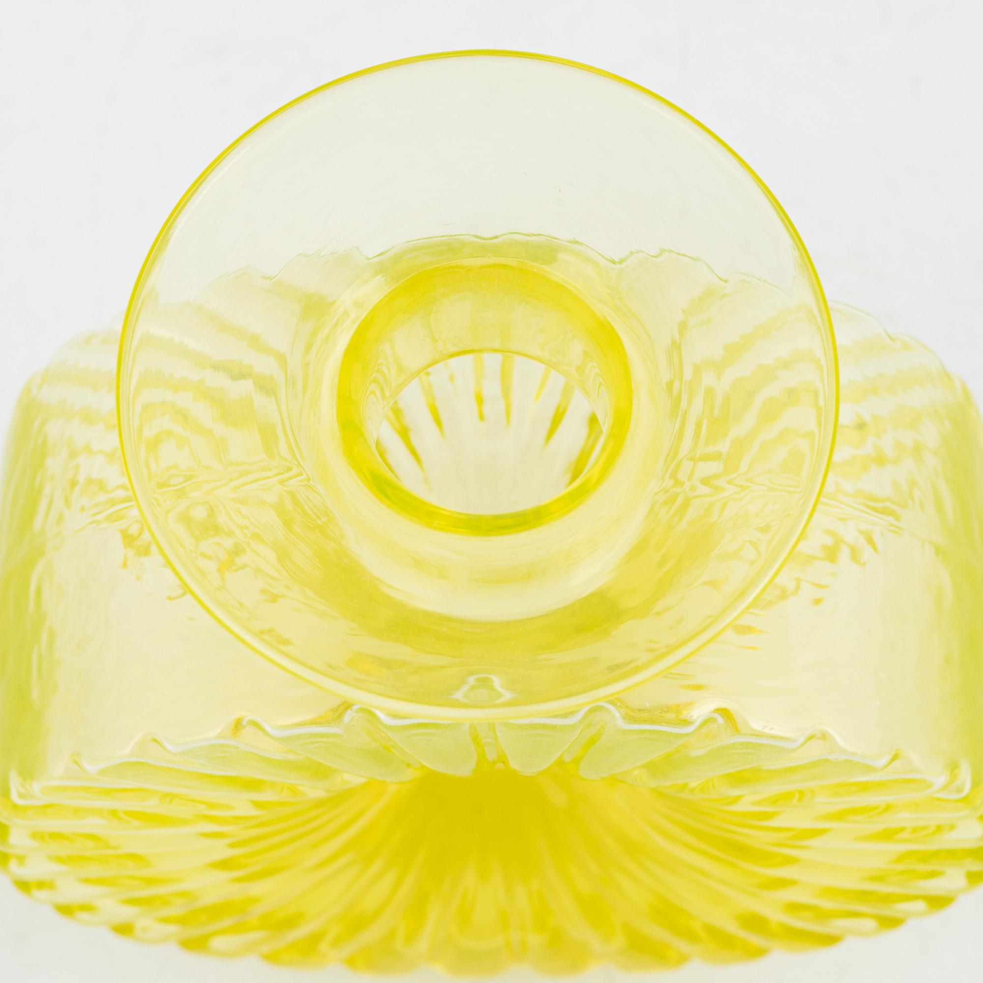 Helena Tynell, flaska, "Solflaskan" Riihimäen Lasi Oy. I produktion 1964-1974.