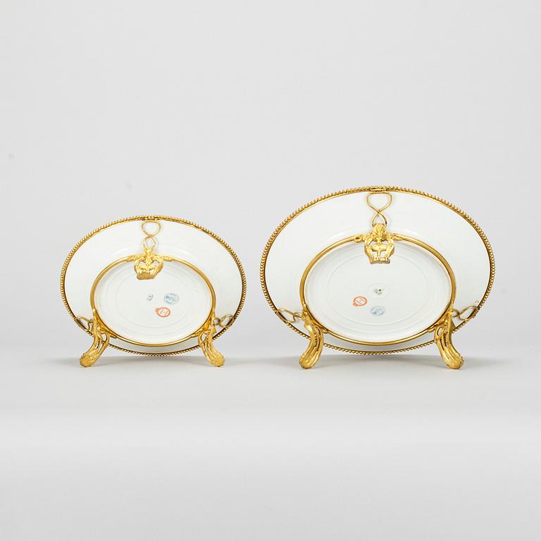 TAZZOR, 2 st, porslin, Sèvres, märkta Chateau de Fontainebleau. Frankrike 1800-tal.