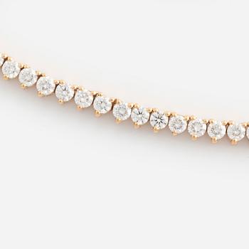 An 18K gold rivière necklace set with round brilliant-cut diamonds.