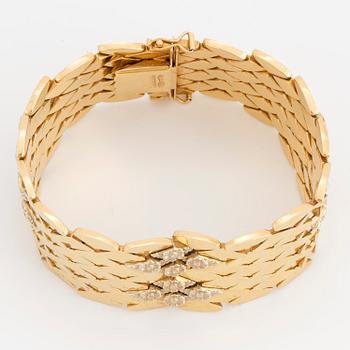An 18K gold bracelet, Italy.