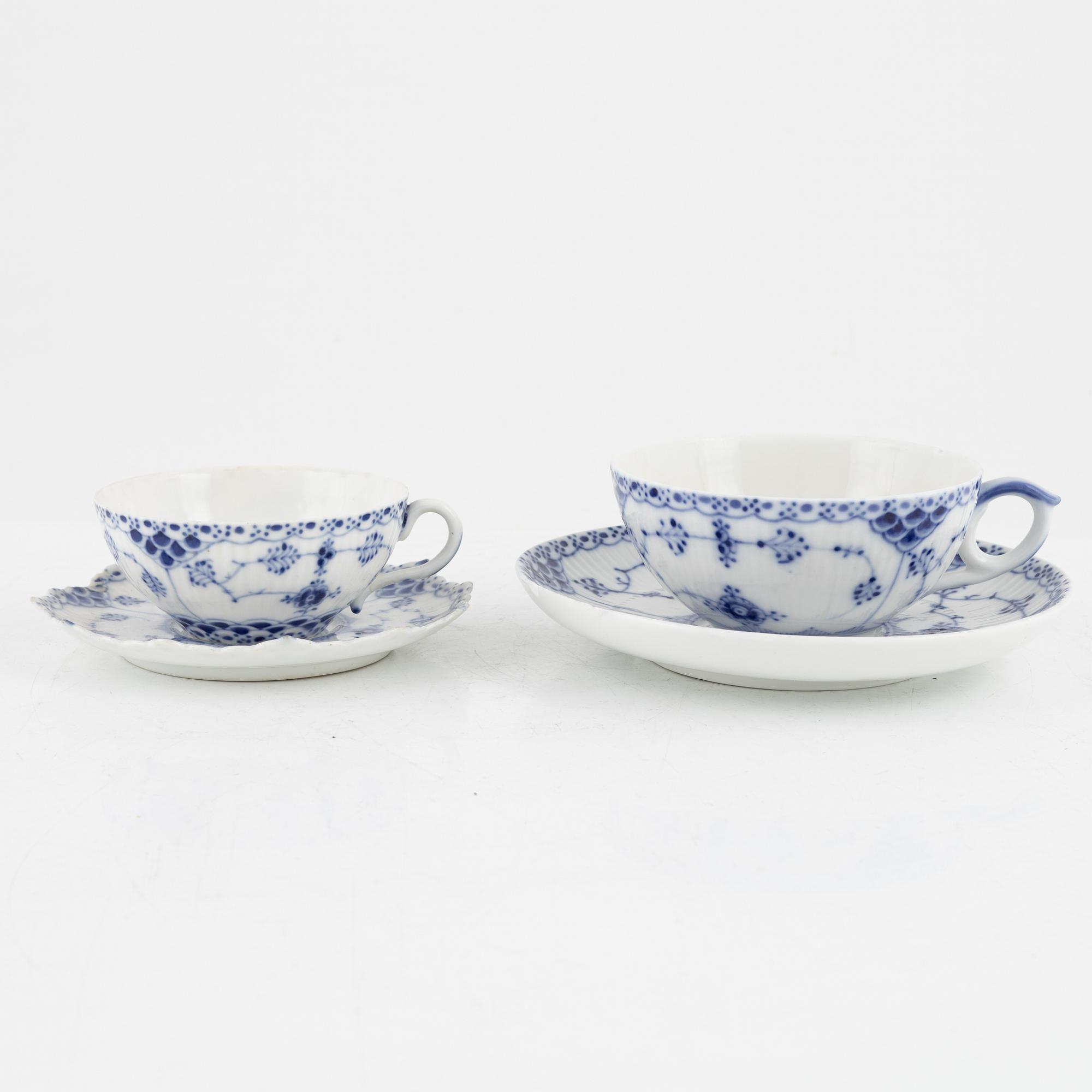 Royal Copenhagen, a 48-piece 'Musselmalet' porceain service, Denmark.