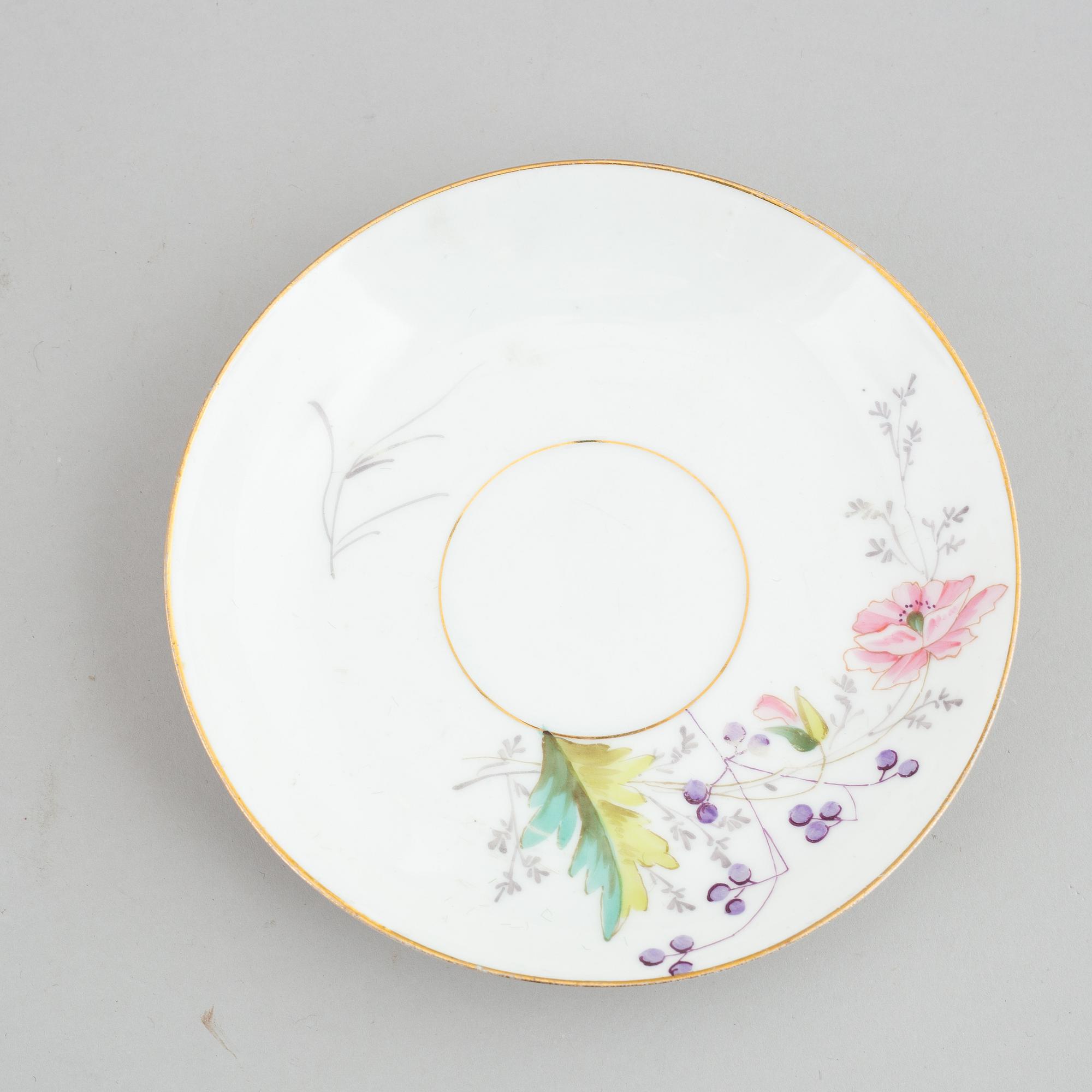 Eight porcelain coffeecups with saucers, Kusnetsov, Russia, around 1900.