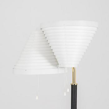 Alvar Aalto, golvlampa modell A809, Valaisinpaja 1900-talets slut.