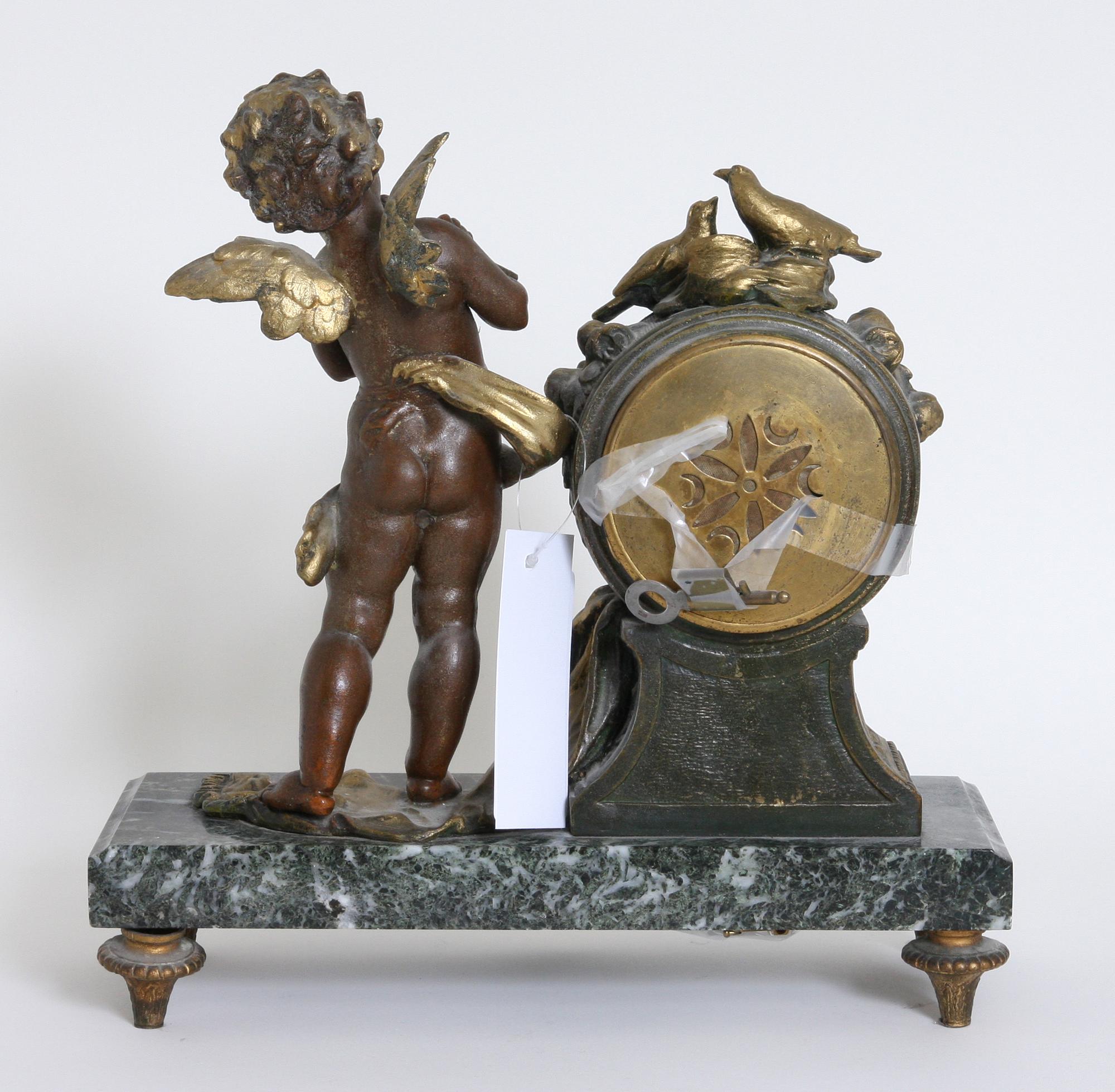 BORDSPENDYL samt URNOR, 2 st, Louis XVI-stil, 1900-tal.