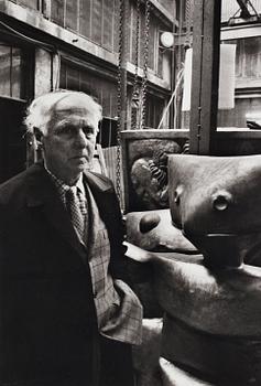 302. Gisèle Freund, "Max Ernst à la Fonderie Susse, Paris 1968".