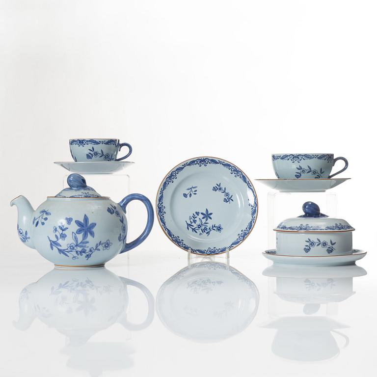 A 33-piece 'Ostindia' creamware tea and coffee service, Rörstrand.