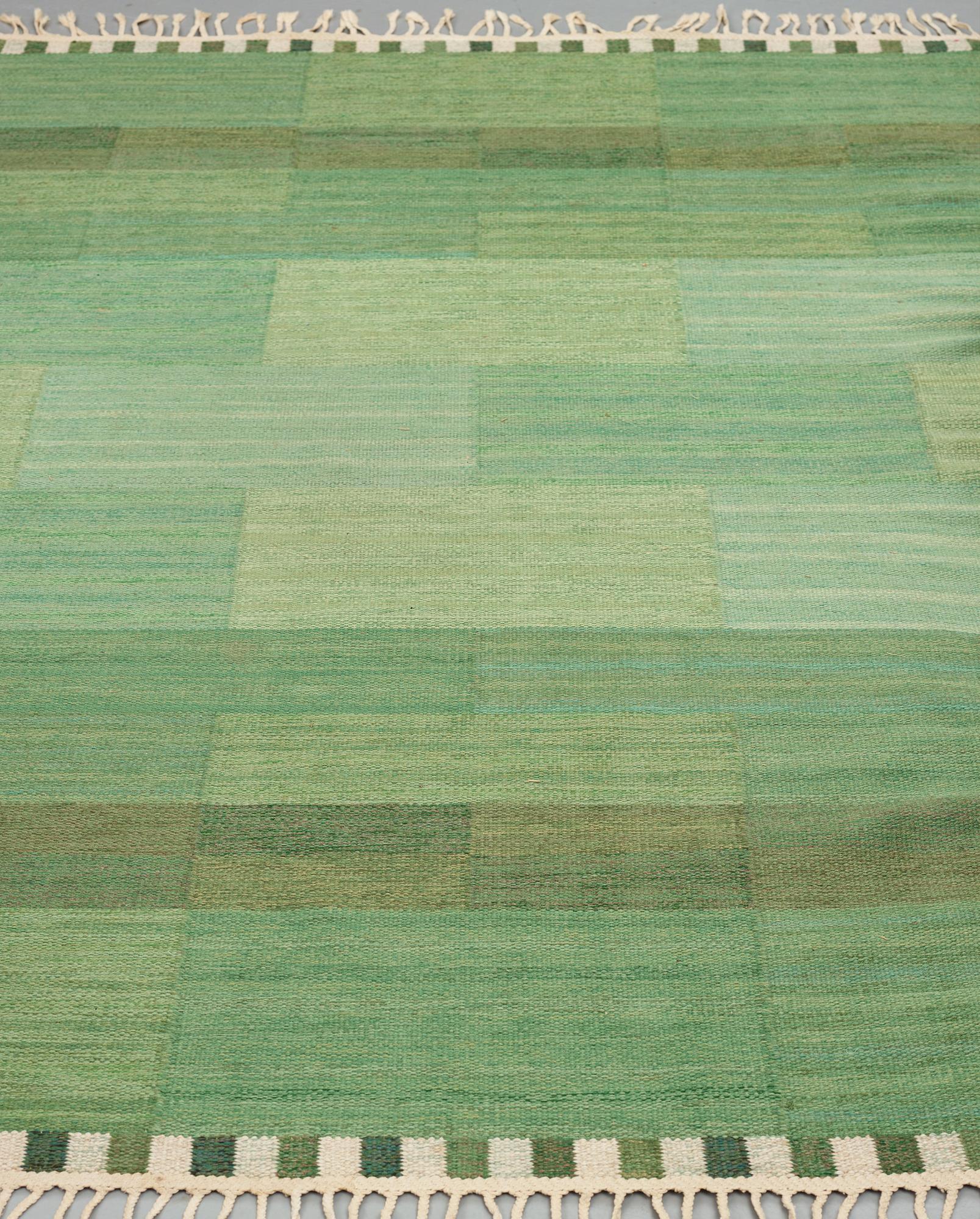 Marianne Richter, Matta, "Muren grön", rölakan, ca 250,5-254,5 x 172-173 cm, signerad AB MMF MR.