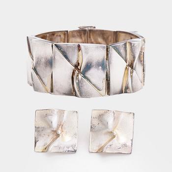 A sterling silver 'Moonbridge' bracelet and a pair of  'Shields' earrings, Lapponia 1974.