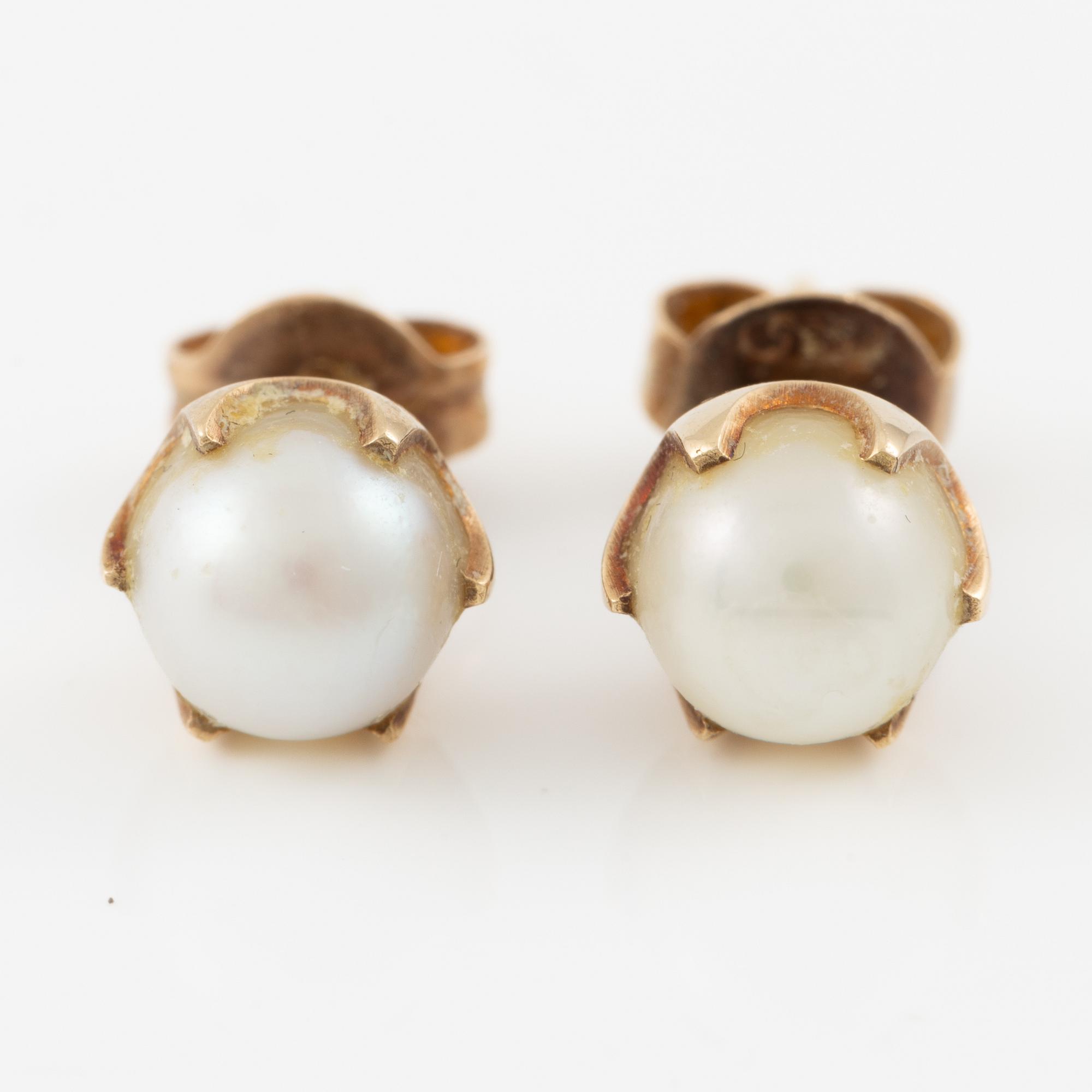 Pearl necklace, cultured pearls with clasp in 18K gold, Alton, earrings included.