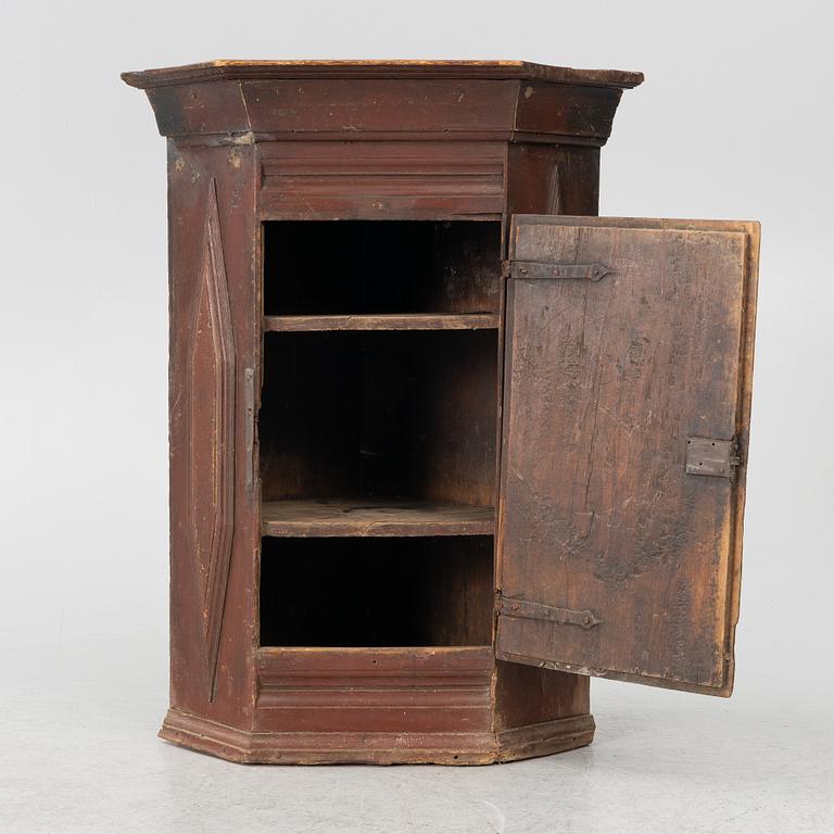 A Swedish late Baroque corner cupboard, first part 18th century.