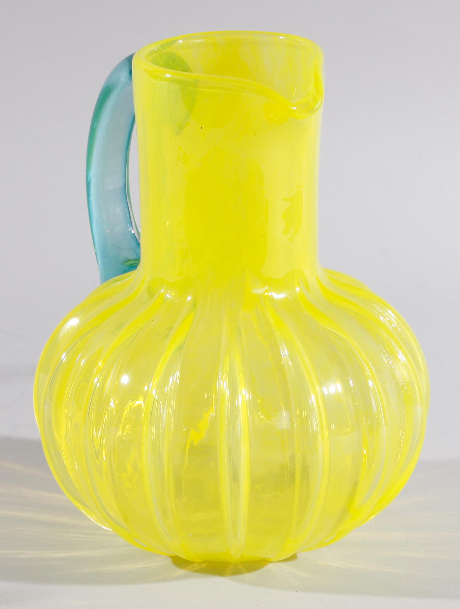 TILLBRINGARE SAMT VINGLAS, 3 delar. Glas.