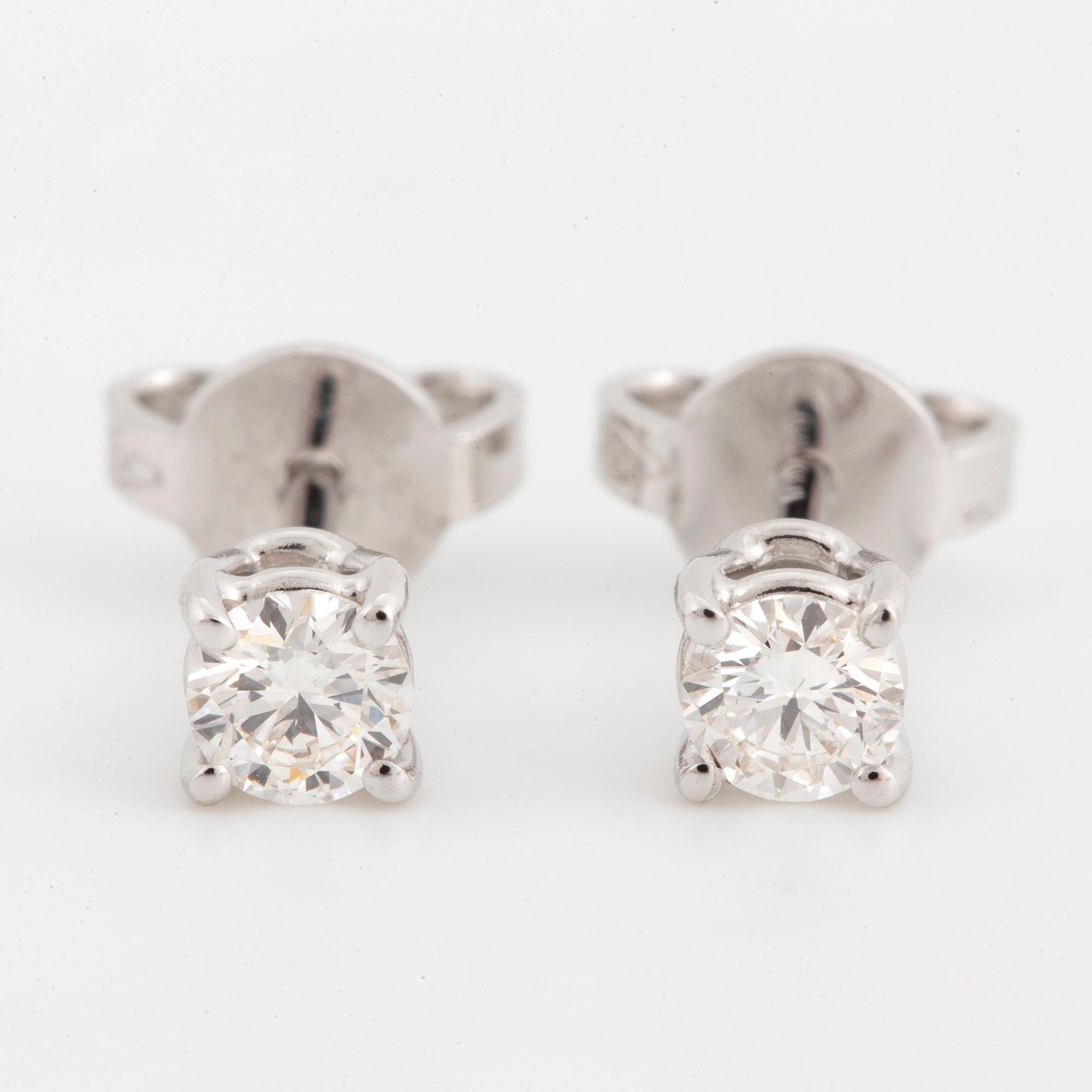 ÖRHÄNGEN, med briljantslipade diamanter ca 0,38 ct.