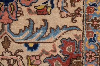 A semi antique Tabriz carpet, c. 290 x 195 cm.