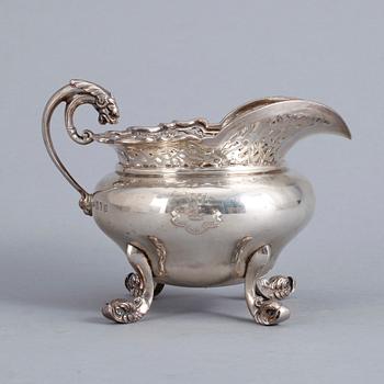 GRÄDDKANNA, silver, Dublin, Irland, omkr år 1900. Vikt ca 278 gram.