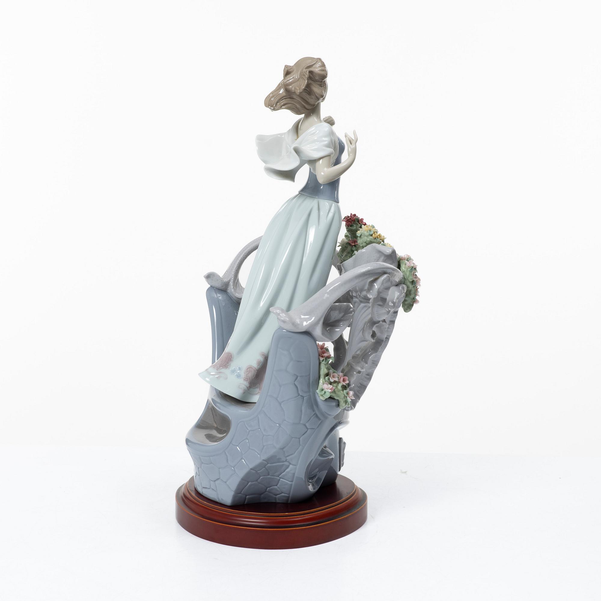 Joan Coderch, figurine, "Love's first light" Lladró, Spain.